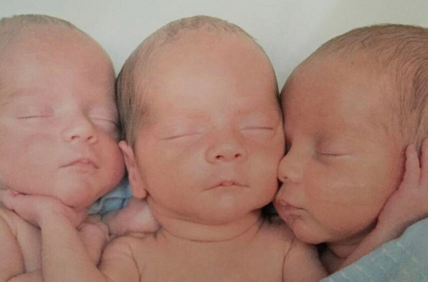  “Πώς τα διαχωρίζει η μαμά τους;”: Πώς μοιάζουν τώρα οι μοναδικά πανομοιότυπα τρίδυμοι;
