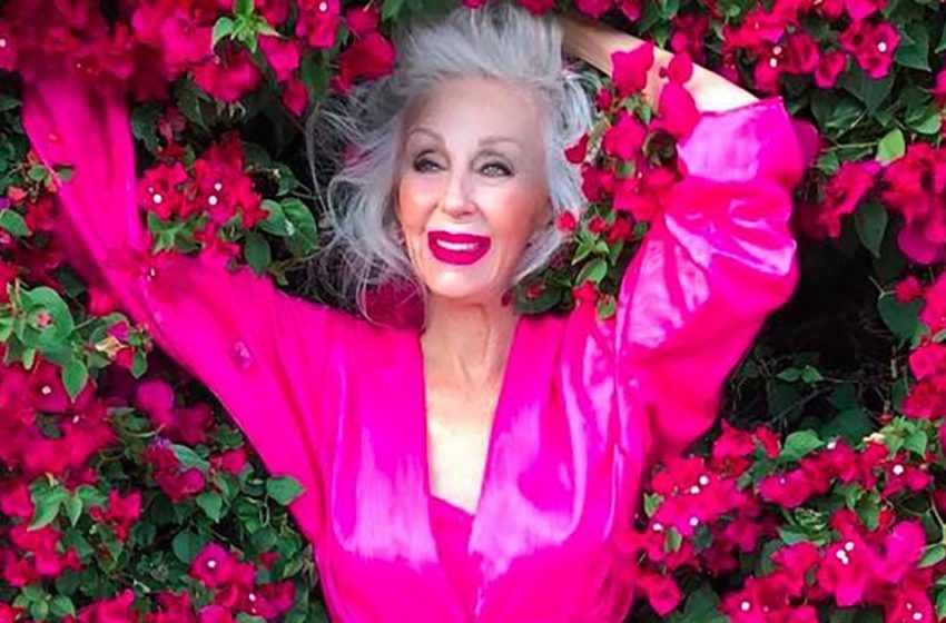  “Φωτεινή και Όμορφη”: Η 74χρονη Εναλλακτική Μόδας Έδειξε Πώς Θα Έπρεπε να Είναι μια Γυναίκα της Ηλικίας της!