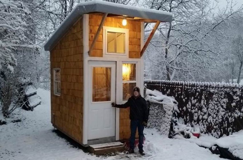  “Καλή δουλειά”: Ένα μικρό σπίτι που χτίστηκε από έναν έφηβο 13 ετών στον κήπο του σίγουρα θα σας εντυπωσιάσει!