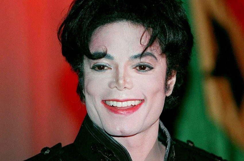  “Επανεμφάνιση του Μάικλ”: Ο νεότερος γιος του Τζάκσον, ο οποίος είναι 21 ετών, είναι εντυπωσιακά παρόμοιος με τον πατέρα του!