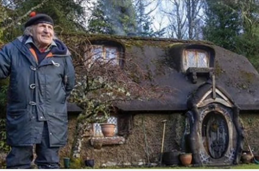  “Τόσο εκπληκτικό!”: Ένας άνδρας 90 ετών άφησε τον κόσμο άφωνο με το εκπληκτικό του σπίτι Χόμπιτ!