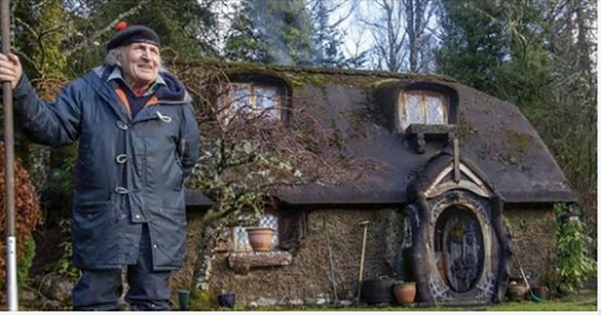 “Τόσο εκπληκτικό!”: Ένας άνδρας 90 ετών άφησε τον κόσμο άφωνο με το εκπληκτικό του σπίτι Χόμπιτ!