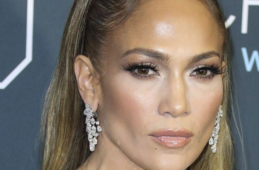  “Η Σταρ Πήρε Βάρος”: Η J.Lo Έκανε Επίδειξη των Πτυχών Λίπους της σε Στενά Κολάν!