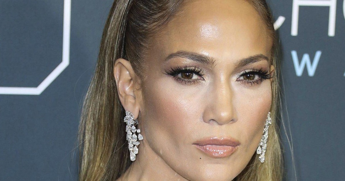 “Η Σταρ Πήρε Βάρος”: Η J.Lo Έκανε Επίδειξη των Πτυχών Λίπους της σε Στενά Κολάν!