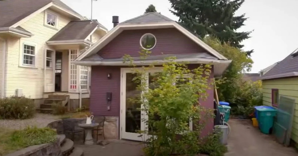 Ένα Άνετο Σπίτι για τη Γιαγιά: Η Οικογένεια Μετέτρεψε το Γκαράζ τους σε Ένα Όμορφο Σπίτι!