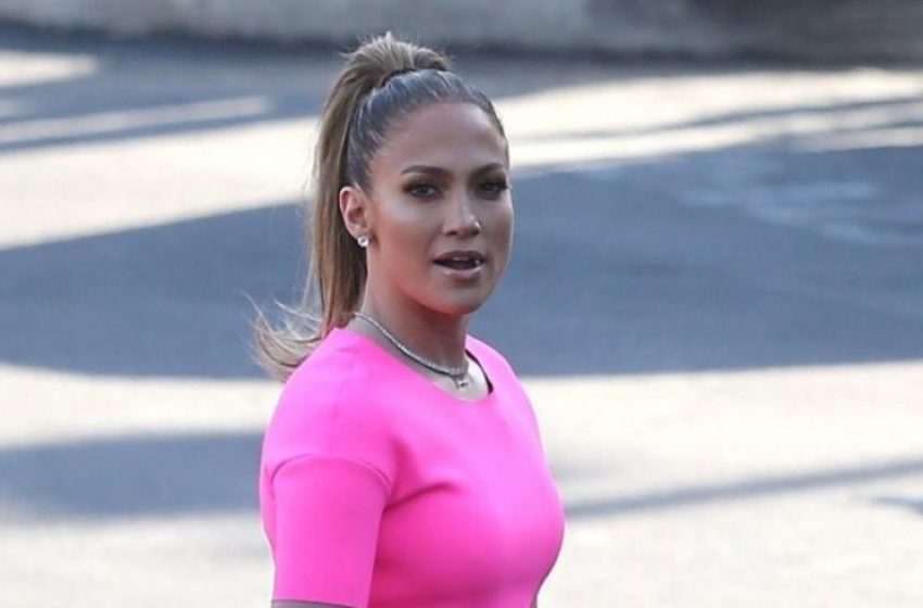 Η τολμηρή εμφάνιση της J.Lo στη σκηνή προκαλεί σύγχυση!: Οι θαυμαστές έκπληκτοι με το ντύσιμό της!