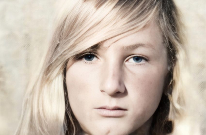  Ηθοποιός γεννημένος στο Μάλιμπου γιορτάζει τα 65α γενέθλιά του! Μπορείς να τον αναγνωρίσεις από τα χρόνια που ήταν πρωτοετής;