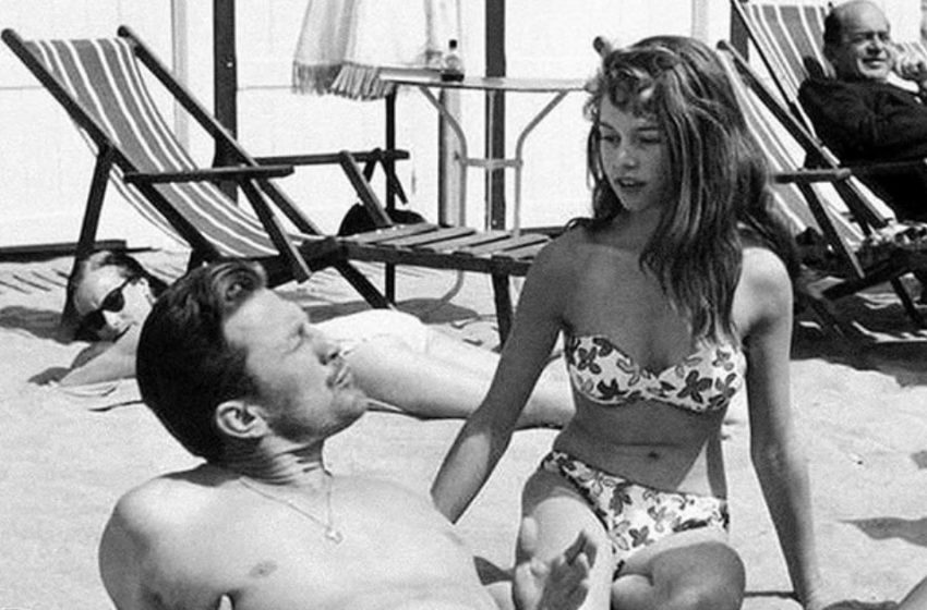  Σπάνια Φωτογραφία Δύο Θρύλων του Χόλιγουντ στην Παραλία!: Μπορείτε Να Μαντέψετε Ποιοι Είναι;