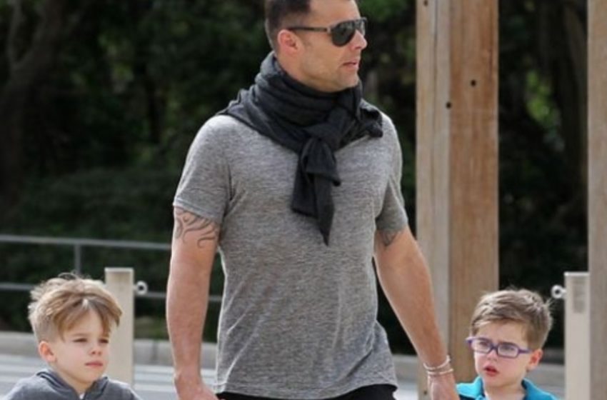  Σπάνια φωτογραφία παπαράτσι με τον σούπερσταρ μπαμπά και τα δίδυμά του!: Μπορείς να τον αναγνωρίσεις;