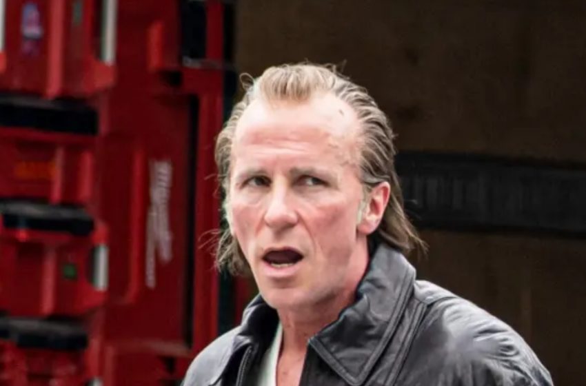  Μπορείτε να μαντέψετε ποιος είναι αυτός ο ηθοποιός; Εκπλήσσει τους θαυμαστές με μια «επόμενου επιπέδου» μεταμόρφωση!