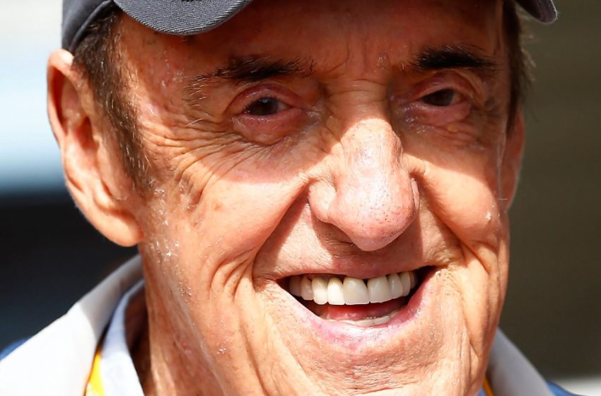  Πέρασε τα τελευταία του χρόνια παντρεμένος με τον 38χρονο σύντροφό του σε ένα παραθαλάσσιο σπίτι αξίας 12 εκατομμυρίων δολαρίων!: Μπορείτε να μαντέψετε ποιος είναι;