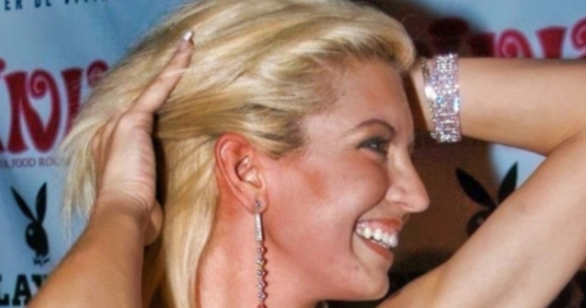 Αυτή επαναπροσδιόρισε τι σημαίνει να είσαι 52! Τολμηρή, πανέμορφη και αξέχαστη!