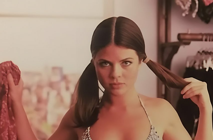  Τη θυμάσαι; Η τηλεοπτική σταρ από τη Νέα Υόρκη που πέρασε από τα καθημερινά δράματα στη θρυλική δόξα του ’90 με το κόκκινο μαγιό!