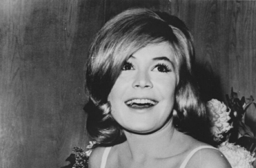  Το κορίτσι που λάτρευε ολόκληρη η Αμερική — αλλά το μυστικό πίσω από την τέλεια εικόνα της θα σε εκπλήξει! Ποια είναι;