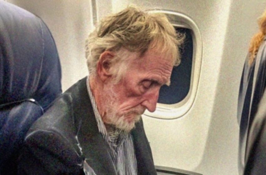  Κοροϊδεύτηκε επειδή Φαινόταν «Άστεγος» στην Επιχειρηματική Θέση!: Με την Προσγείωση, Όλη η Καμπίνα Μου Χειροκροτούσε!