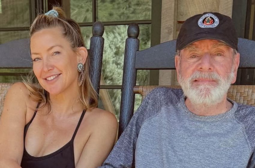  Μπορείς να τους αναγνωρίσεις; Δύο διαχρονικά είδωλα απαθανατίστηκαν μαζί σε μια σπάνια, αξέχαστη στιγμή!