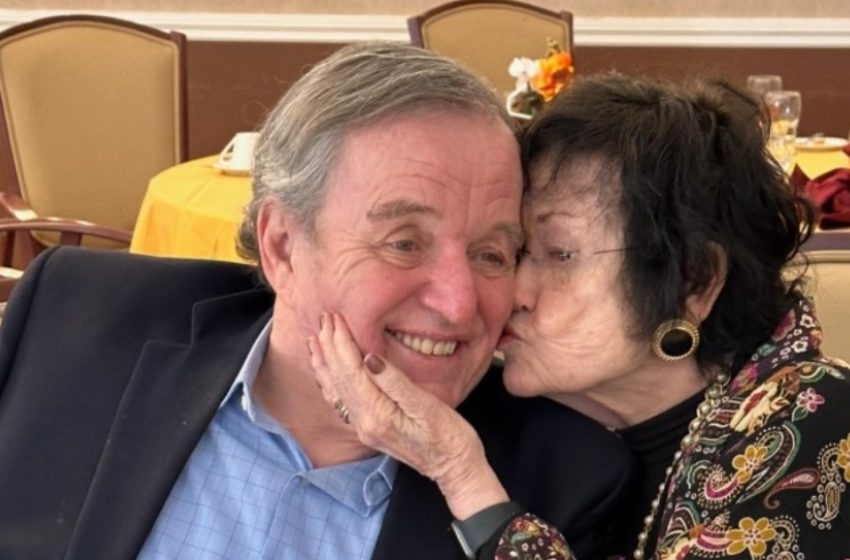  Μπορείτε να αναγνωρίσετε αυτόν τον θρυλικό τηλεοπτικό σταρ και τη 98χρονη μητέρα του;